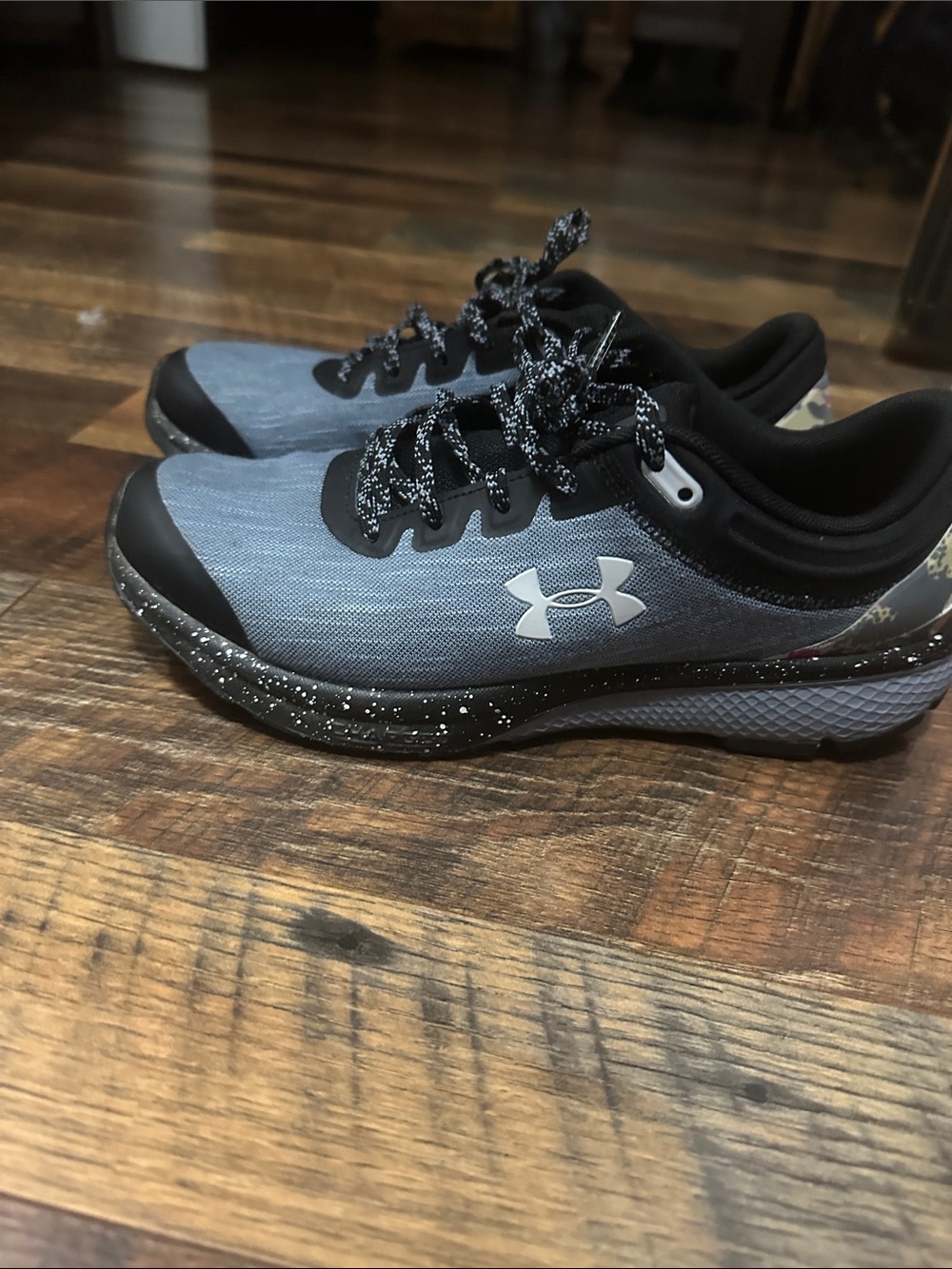 Women’s Under Armour Gray & Black Speckled-Trim Training Sneakers size 9